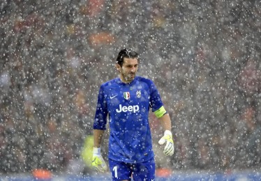 中国竞彩网首页：收官战瑞典双星突遭停赛 贝尼特斯紧急寻枪考察两替身