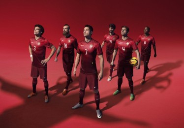 中国竞彩网-致敬黄金时代，巴西队2026世界杯主场球衣亮相，设计灵感源于1970年夺冠传奇战袍