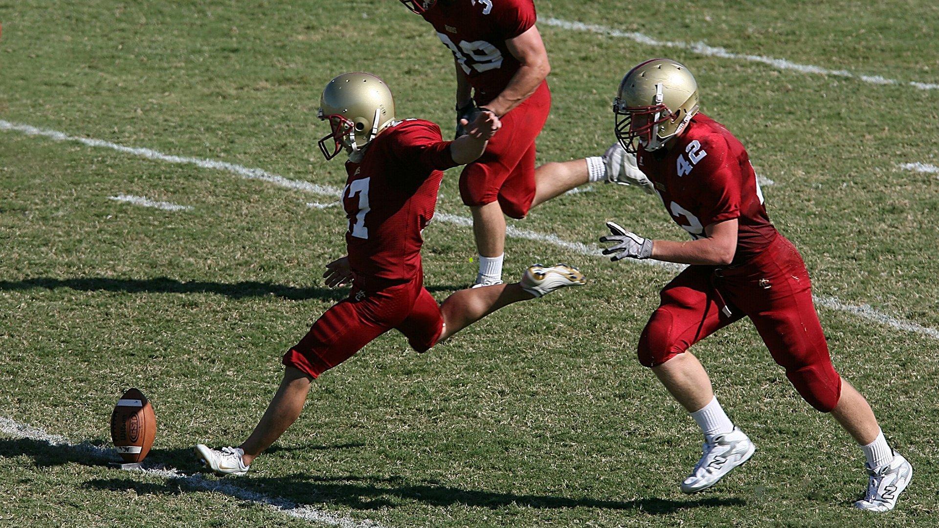 埃因霍温官方宣布周末荷甲赛前为功勋前锋吕克-德容举办告别仪式