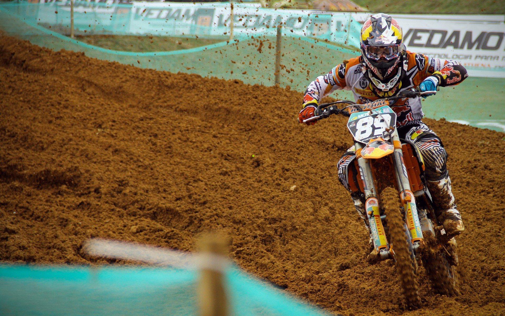 斯洛特赛后聚焦团队,媒体追问萨拉赫,主帅坚称只谈比赛与场上球员