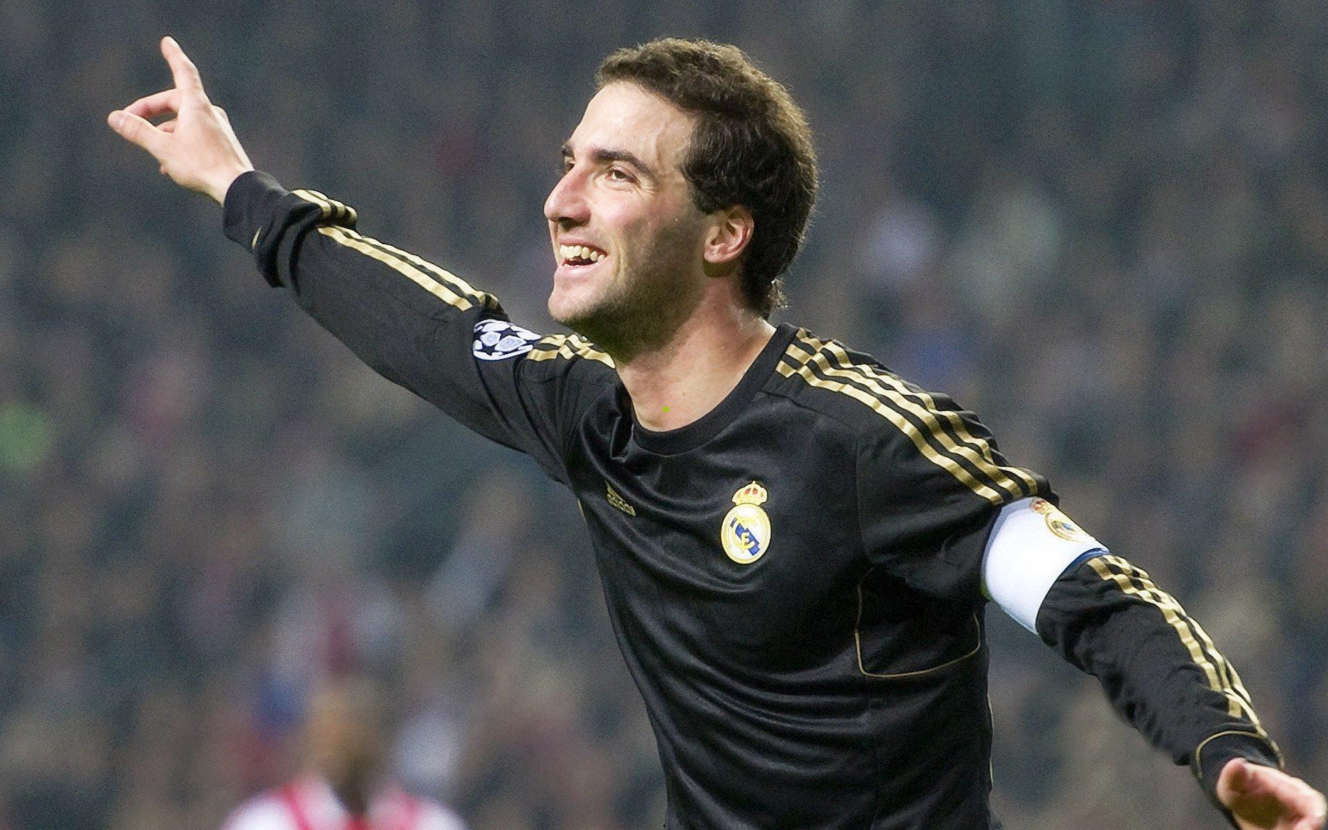 苏亚雷斯赛场再起波澜,吐口水事件令西雅图海湾人工作人员心有余悸,坦言曾恐遭咬伤